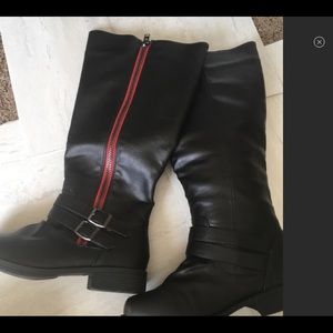 ❤️7.5M Journee Collection Black with Red Boots